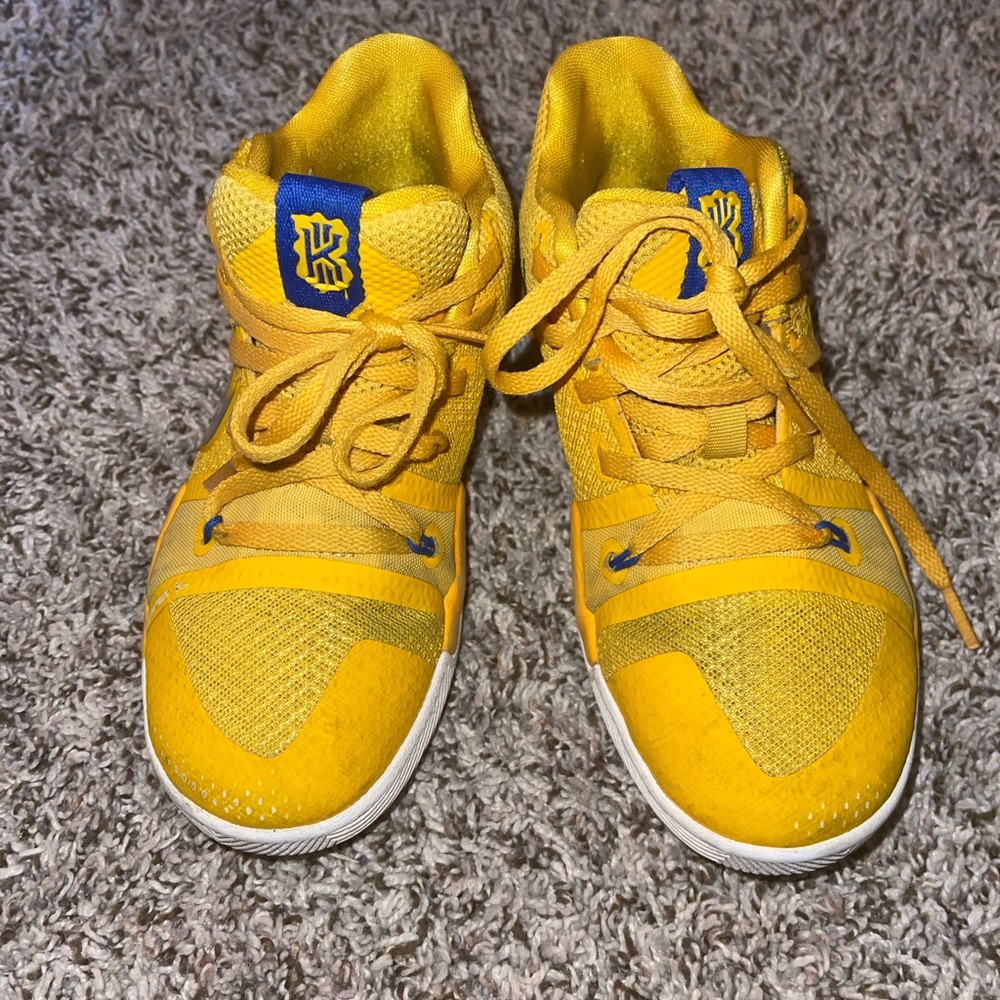 Nike Kyrie 3 Mac and Cheese basketball shoes